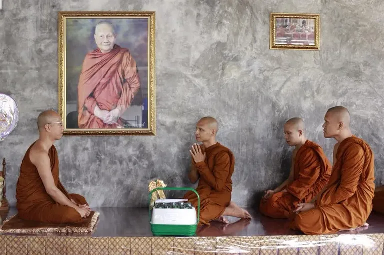 พระสงฆ์วัดกรดงาม