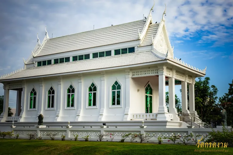 อุโบสถแบบพระราชทาน วัดกรดงาม
