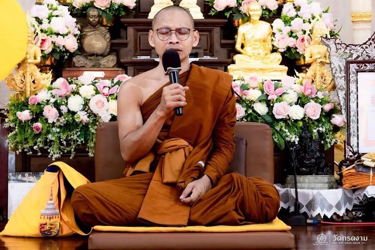 ༺๏🪷 ภาพการฟังธรรม 🪷๏༻