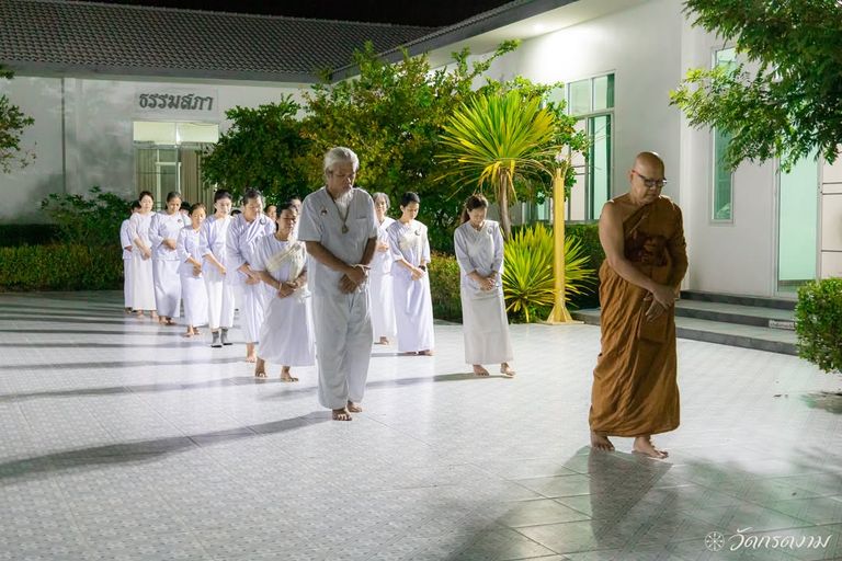 ภาพปฏิบัติธรรมวันออกพรรษา ช่วงเช้ามืด อุทยานธรรมเจดีย์วชิรมหาธาตุ